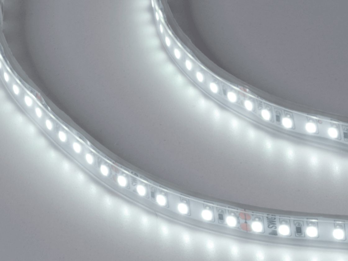Лента SMD3528 холодный белый, включённая подсветка на столе