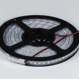 Қара катушкаға оралған 5 м LED таспа