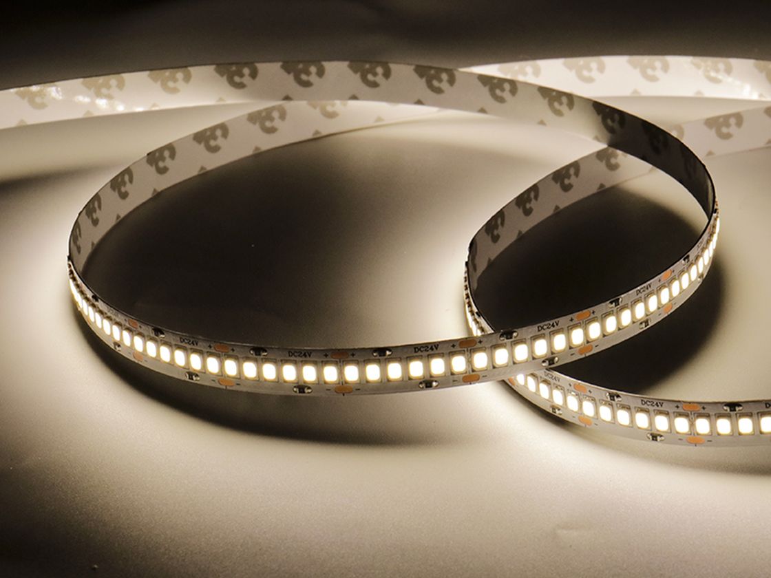 SMD2835 лентасы, бейтарап ақ жарық, қосулы күйдегі жарқырауы