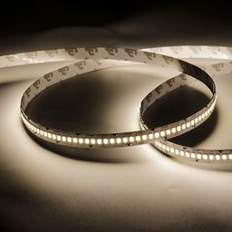 SMD2835 лентасы, бейтарап ақ жарық, қосулы күйдегі жарқырауы
