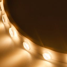 Фокустаушы мини LED-лента, жылы жарық, жақыннан түсірілген көрініс
