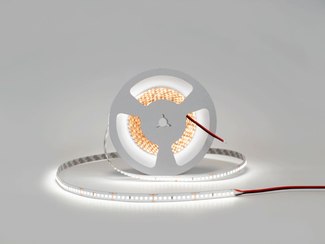 Катушкадағы LED таспа, сымдар арқылы қосылады