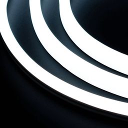 Неоновая LED лента 220В, крупный план светящейся поверхности