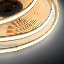 Катушкадағы COB LED таспасы, жақыннан түсірілген көрініс