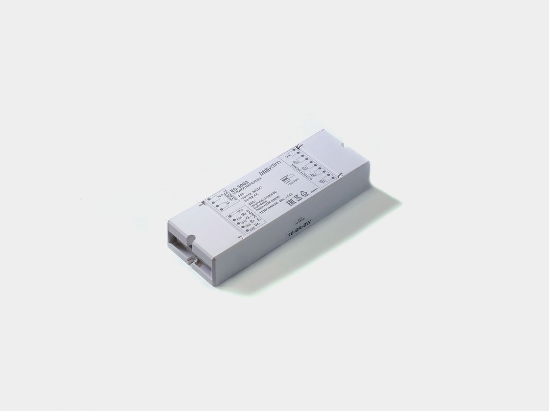 EasyDim ES-3002 қуат күшейткіші, корпусының жалпы көрінісі