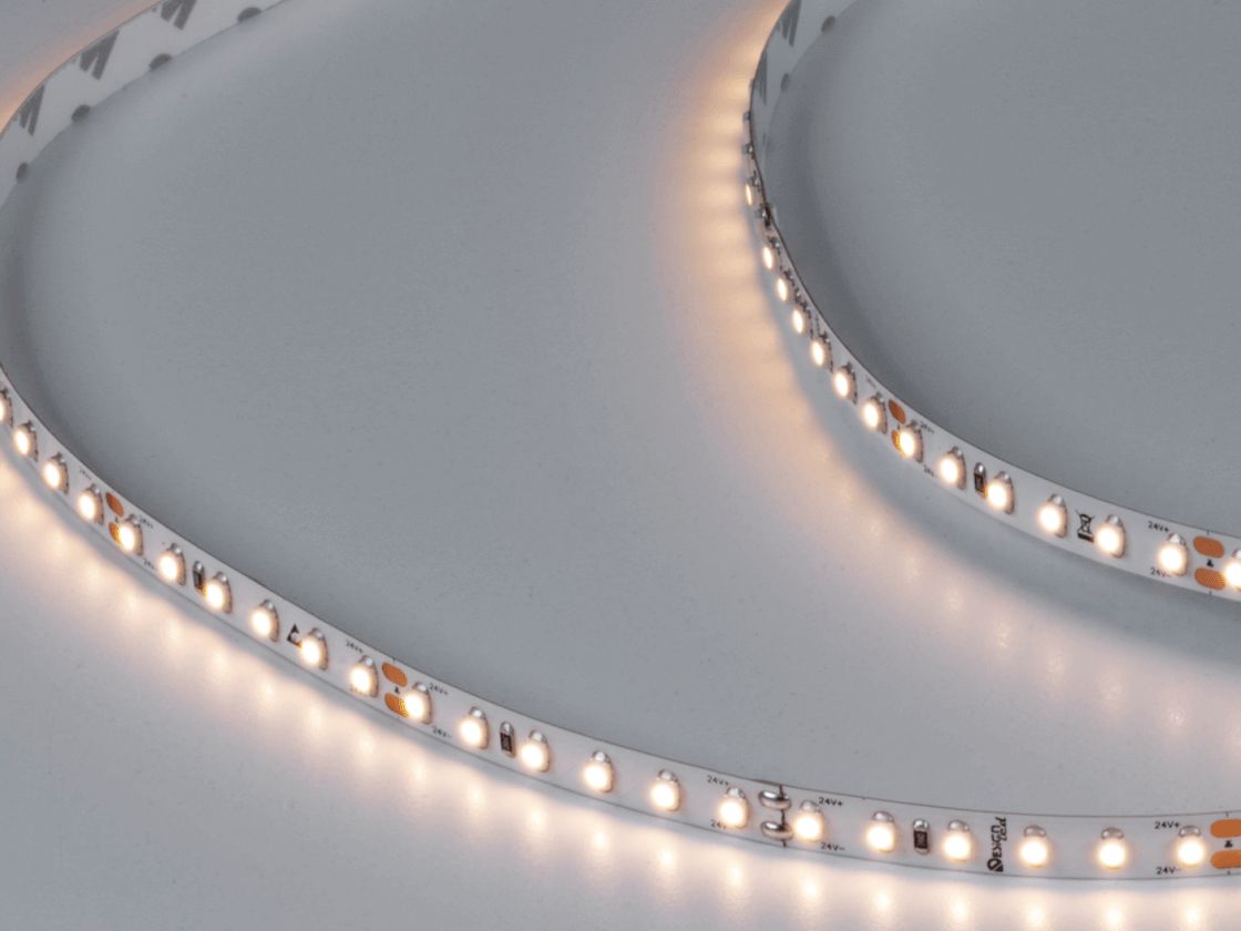 Қосулы күйдегі LED таспа, 2700K жылы ақ жарық