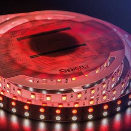 RGB+ақ жарықты LED таспа орамы, қызыл түспен жарқырау