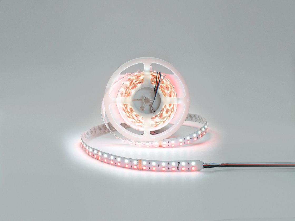 RGB+W LED таспасының орамы, қызыл және ақ түспен жарық береді