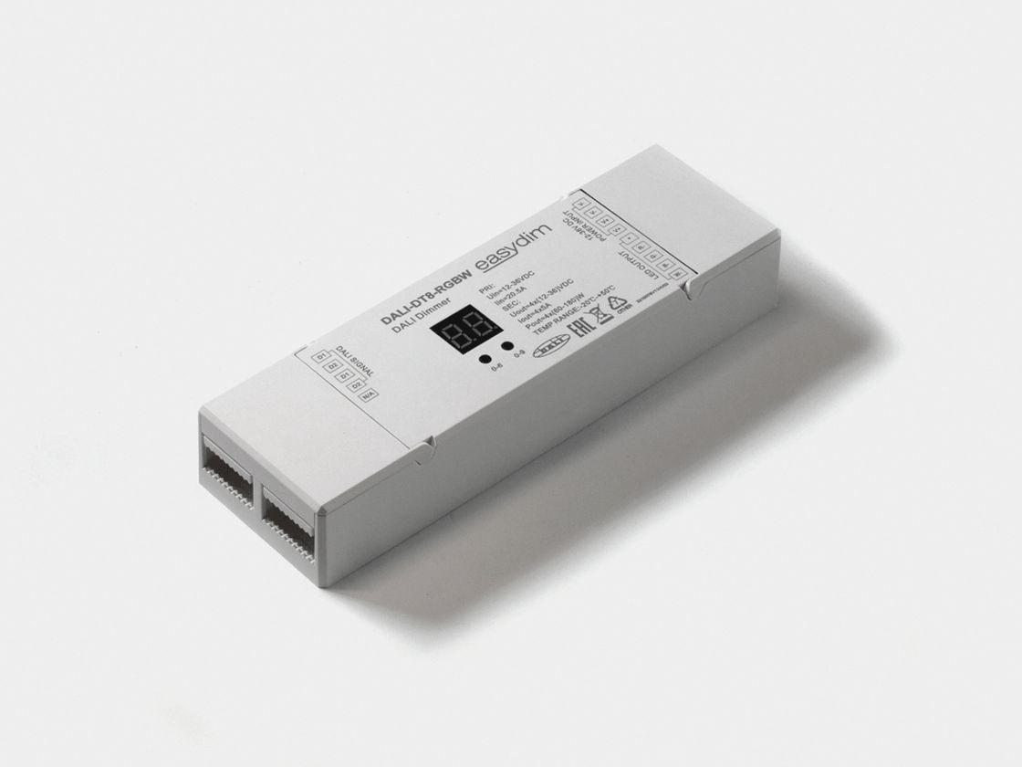 EasyDim DALI-DT8-RGBW декодері, үстінен қиғаш ракурста көрінісі