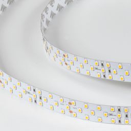 SMD 2835 таспасының фрагменті, 252 LED/м — ірі жоспар