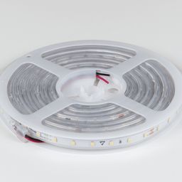 Қаптамадағы DesignLed LUX LED таспасының катушкасы