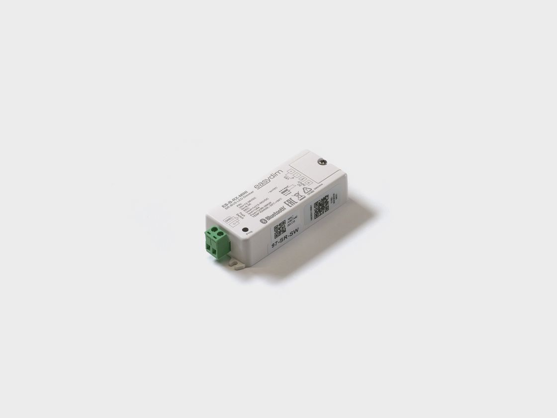 Ақ фонда ES-B-RX-MINI контроллері, жалпы көрінісі