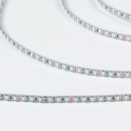 Лента SWG SMD3528 на белом фоне, вид дорожек