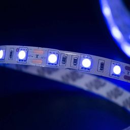 Синяя светодиодная лента SMD5050 12В, крупный план