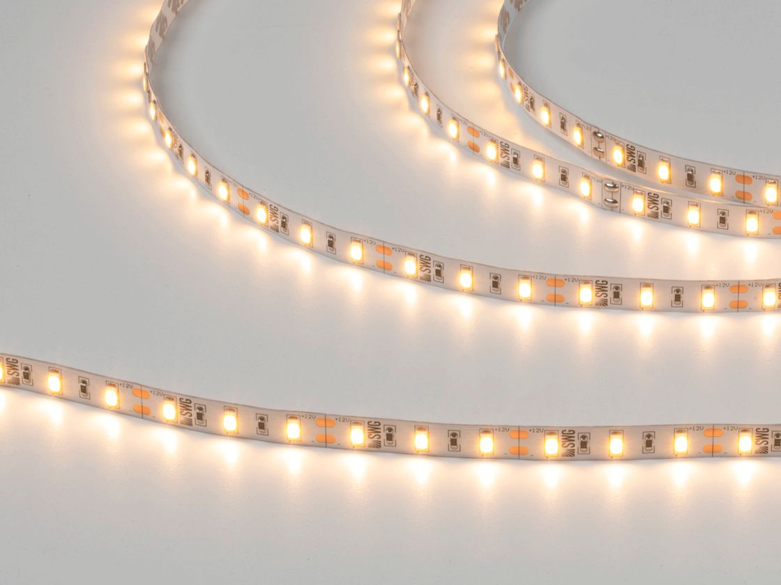 Светодиодная лента SMD5630 тёплый белый, включена