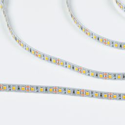 12 В LED таспа, жылы жарық, жақыннан түсірілген көрініс